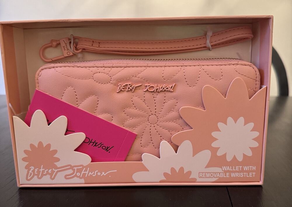 Betsey Johnson PINK Zip Around WRISTLET Wallet DAISY FLOWER NEW in BOX